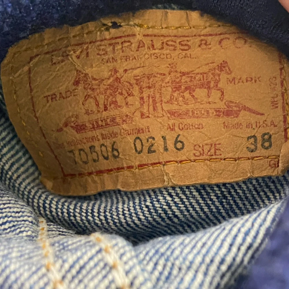 Vintage Levi’s denim trucker jean jacket lined Sz 38 small Good condition